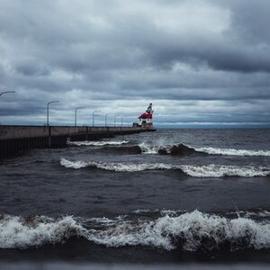 Duluth lighthouse waves