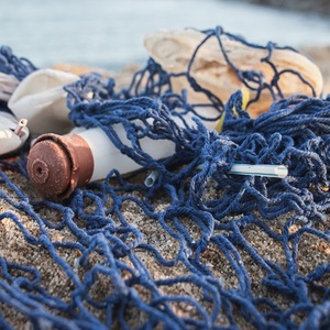 plastic pollution net ocean