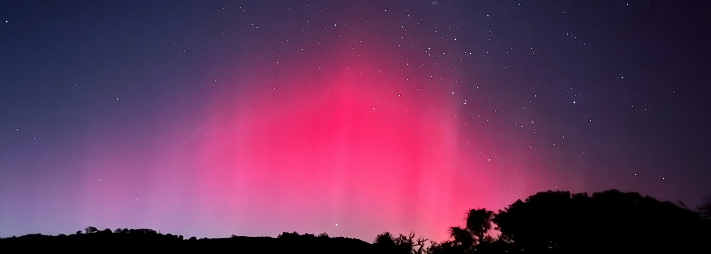 aurora night sky red