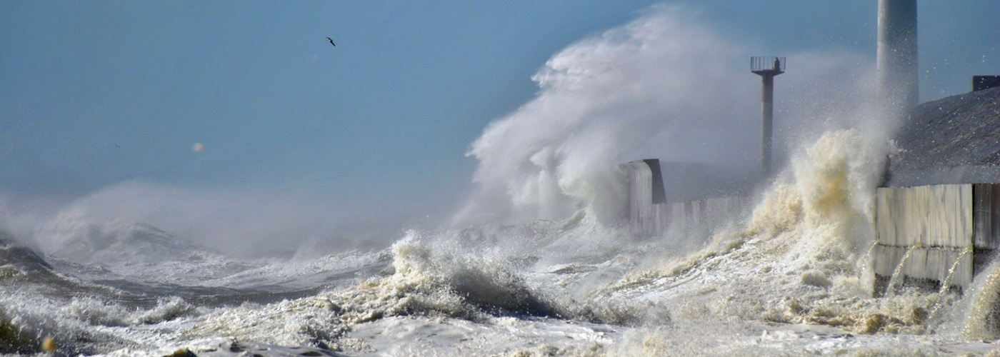 hurricane wind waves